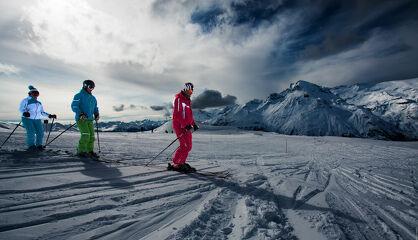 © Moniteur de ski et ses clients - OT Haute Maurienne Vanoise - Agence Anrigo