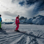 © Moniteur de ski et ses clients - OT Haute Maurienne Vanoise - Agence Anrigo