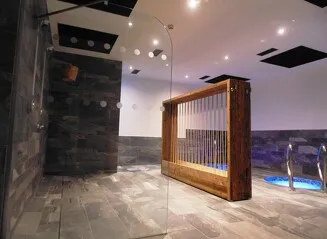 © Bains norvégiens - Saint-Charles Hôtel&Spa / ABACA PRESS