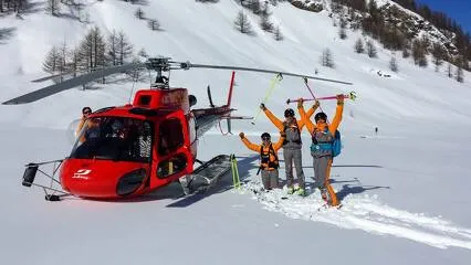 Helikopter rusten in de sneeuw - Régis Burnel