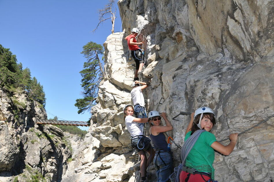 © Grimpeurs en via ferrata - Régis Burnel