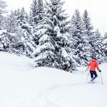 © Raquettiste en randonnée hivernale - Jérôme Furbeyre