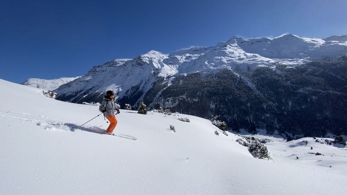 © Skieur en randonnée à ski - Maison des guides de Val Cenis