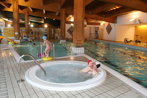 Equipements-Détente de la piscine des Glières