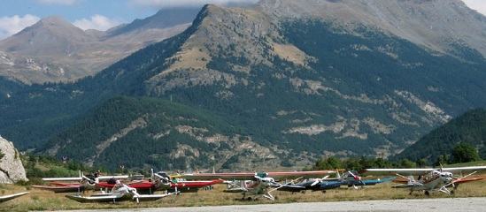 © Avions posés à l'aérodrome - Jérôme Mollard