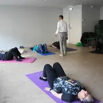 Yogasessie voor senioren of mensen met beperkte mobiliteit - Thierry Bardagi