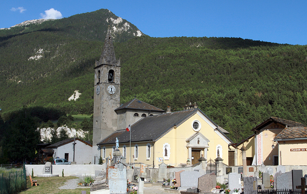 © Vue estivale de l'Eglise Notre Dame de l'Assomption à Val Cenis-Bramans - Jean-François Durand