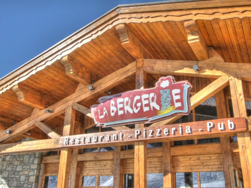 © Bar-Restaurant La Bergerie à Val Cenis Lanslevillard - Restoleil
