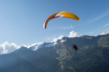 © Parapentiste en vol - FRESH INFLUENCE D. Durand