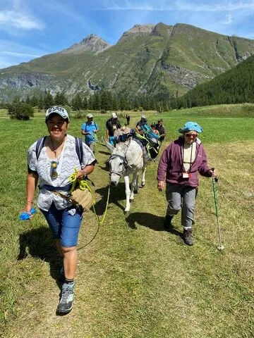 © Randonnée avec ânes bâtés à la Maison des guides de Val Cenis - Karine Routin