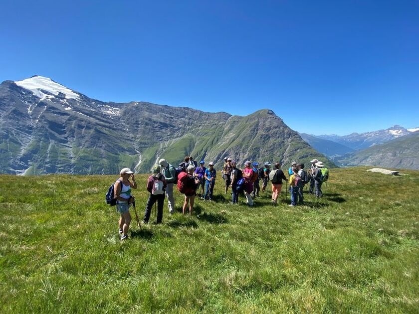 Summer hiking with Karine Routin, mountain guide - Karine Routin