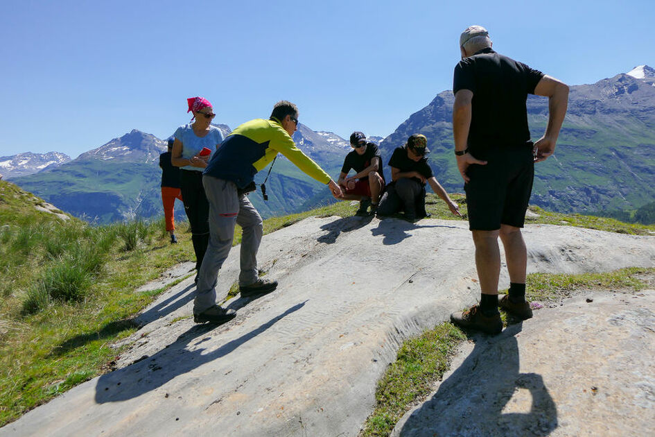 © Sortie été "Pierres gravées" avec Vanoise Pulsation Nature - © Jean-Yves PLOYER