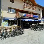Val CenisZomervoorzijde van de Intersport Altitude winkel in -Lanslevillard - Intersport Altitude