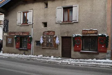 © Front of the cheese factory Chez Anouchka - HMV Tourist Office