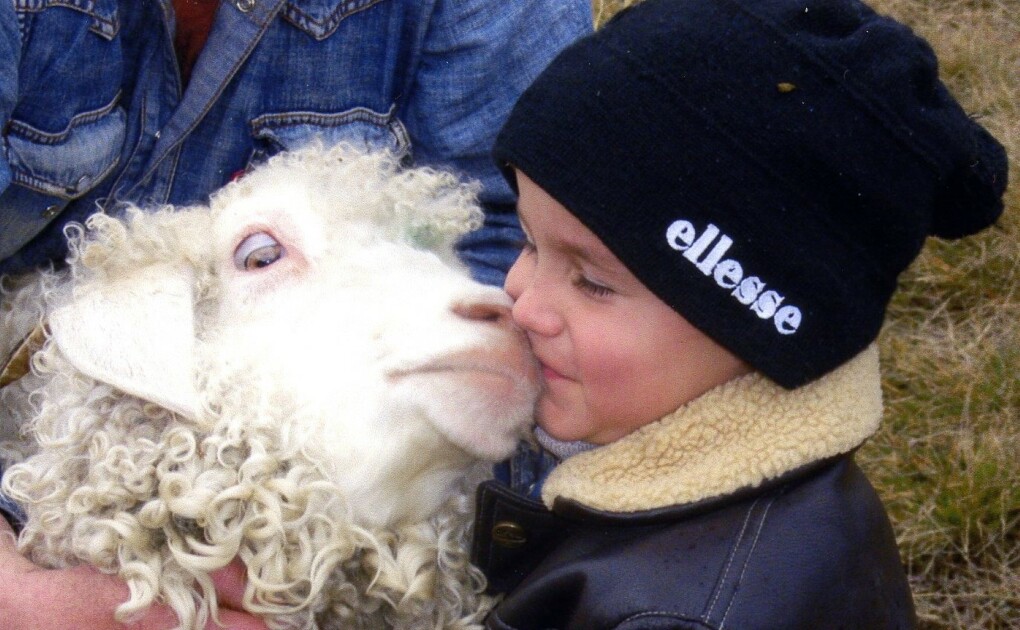 © Enfant et mouton - Anouchka Bianchi