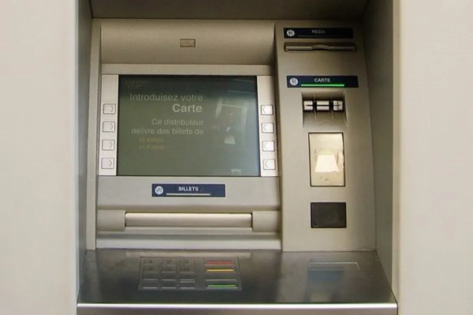 Caisse d'Epargne 24-uurs geldautomaat - regio FR3 - creative commons