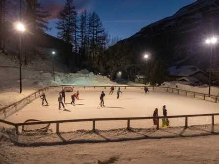 Natural skating rink