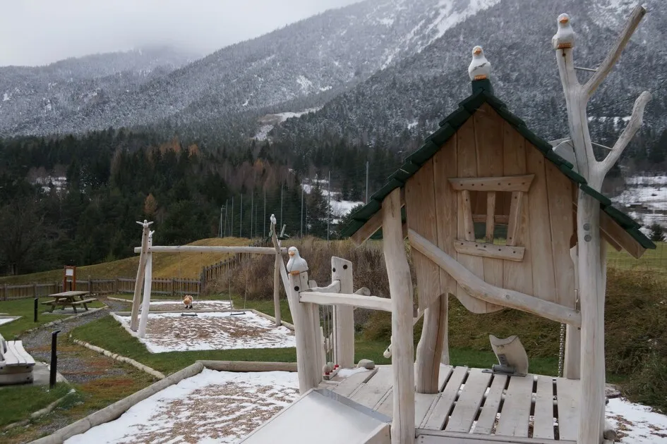 © A Val-Cenis Termignon, l'aire-de-jeux de la Fennaz - OTHMV