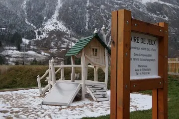 © A Val-Cenis Termignon, l'aire-de-jeux de la Fennaz - OTHMV