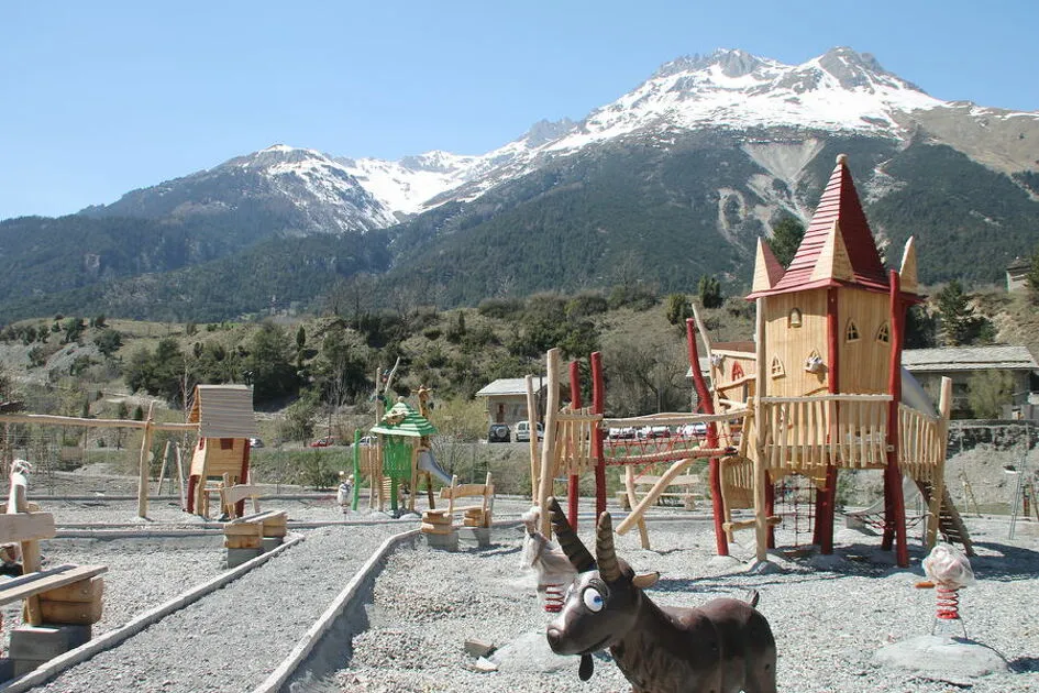 © Aire de jeux fantastique à  Val-Cenis Termignon - HMVT