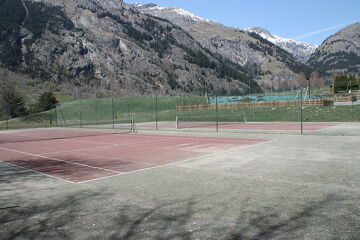 © Courts de tennis à Termignon - HMVT