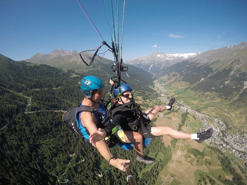 Paragliding flight - By air parapente