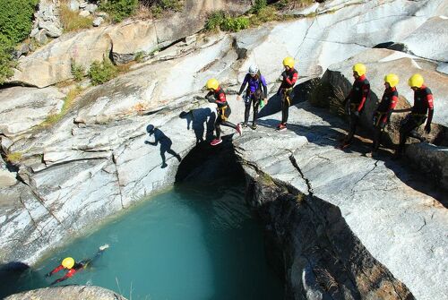 Descente en canyoning