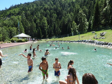 Aquatic leisure centre