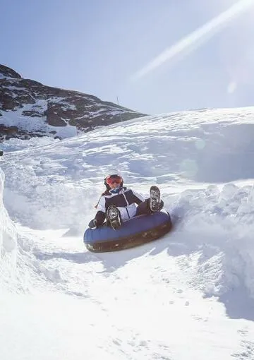 © Snowtubing - OT HMV