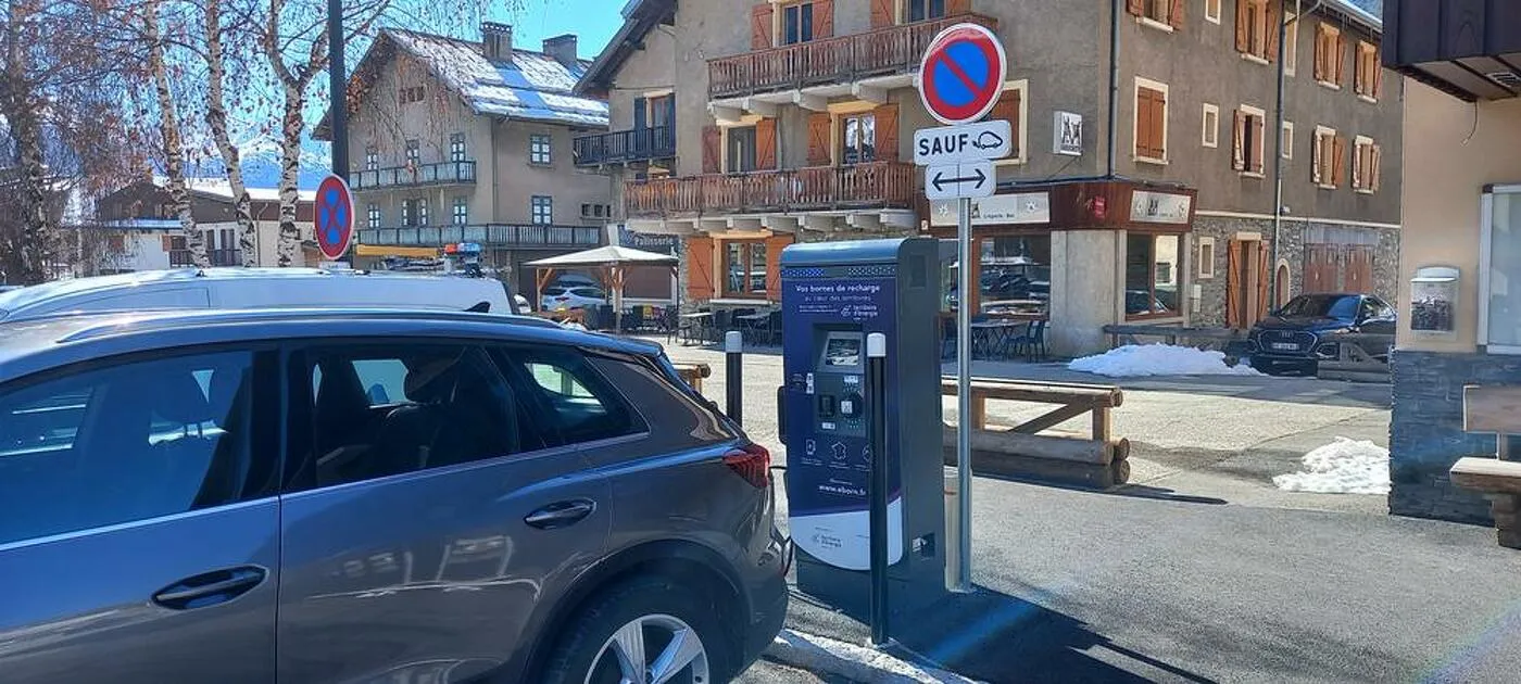 © Borne de recharge véhicules électriques de Val Cenis Termignon - HMVT