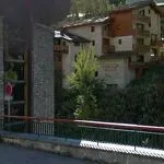 © Borne de recharge Eborn Lanslevllard - Google street view