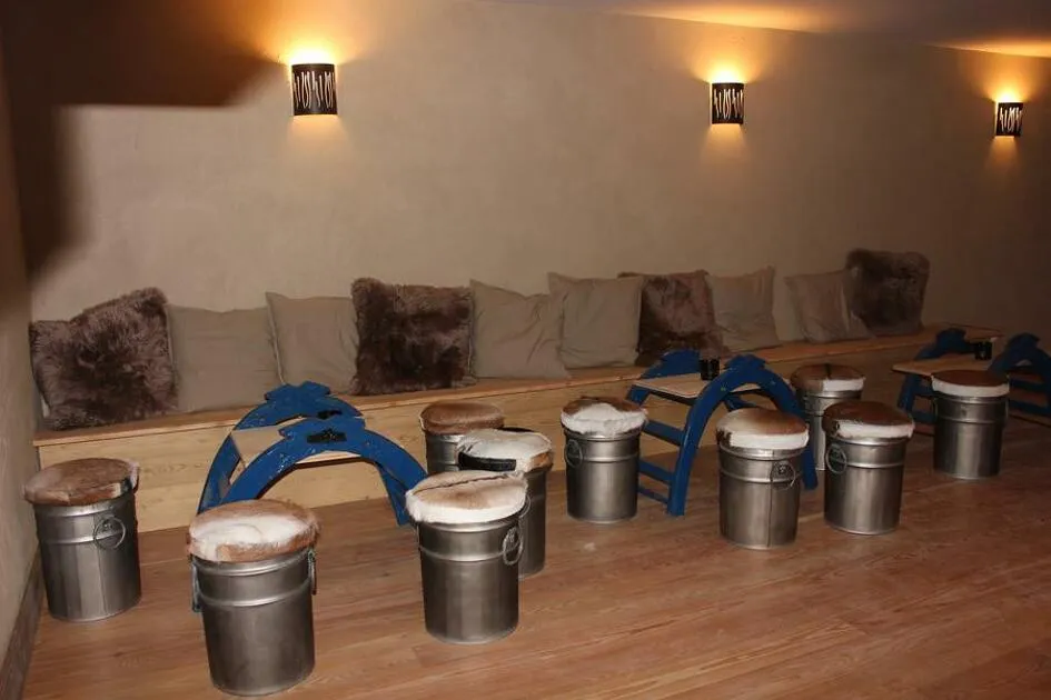 © De C2, bar-restaurant &amp; après-ski in Val Cenis- C2