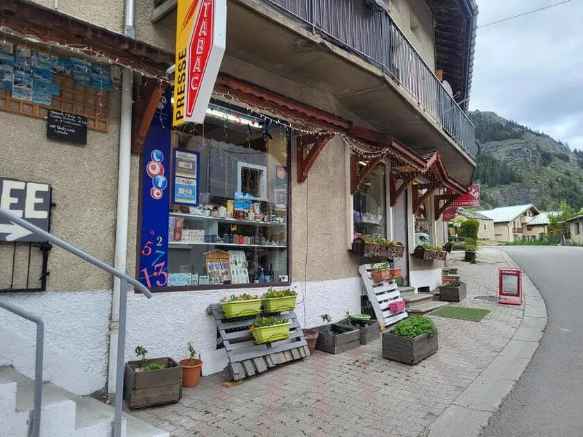Bar-Tobacco-Souvenirs "Chez Lydie" in Val-Cenis Lanslevillard - L.Loisel