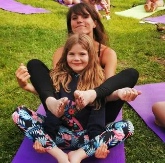 Gezinsyoga op hoogte