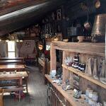 © Intérieur salle de restauration Refuge Auberge de Bellecombe - CCHMV - MF. Rigolet