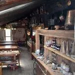 © Intérieur salle de restauration Refuge Auberge de Bellecombe - CCHMV - MF. Rigolet