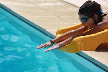 © piscinee.jpg - Neige et soleil
