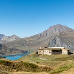 © Fort de ronce avec le lac du Mont-Cenis en arrière-plan - OTHMV - R. Salles