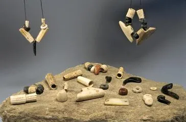 Val Cenis Maak je prehistorische ketting in het archeologisch museum van - JF.Laurenceau