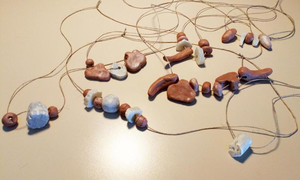 © Crée ton collier préhistorique au musée d'archéologie de Val Cenis - JF.Durand - OTHMV