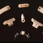 Val Cenis Maak je prehistorische ketting in het archeologisch museum van - P. Benamour