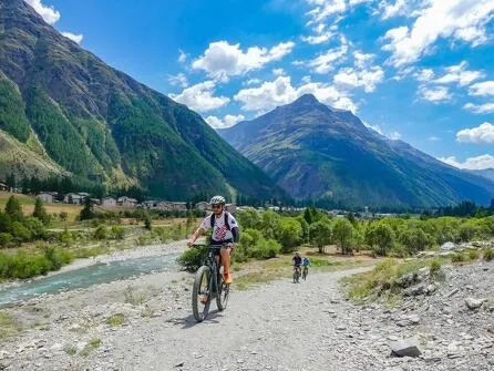 Chemin du Petit Bonheur en VTT de Bonneval/Arc jusqu'à Modane