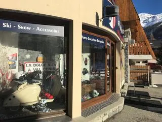 Val Cenis Winkel Le pied de piste in Lanslevillard - Magali Finaz