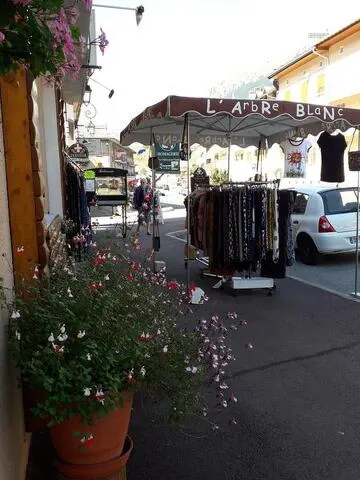 © L'Arbre Blanc, jewelry and clothing in Val Cenis- Catherine.Dumont