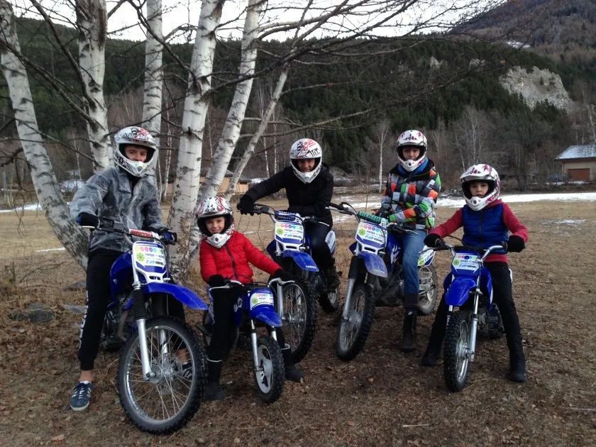© Motocross_starters2.jpg - Neige et Soleil