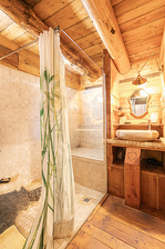 © Val Cenis Termignon gîte le Relais de Charlemagne location insolite 2 personnes - HMVT