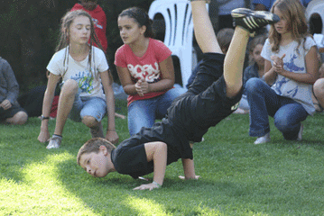 © Dance_Kids_2.gif - Neige et Soleil