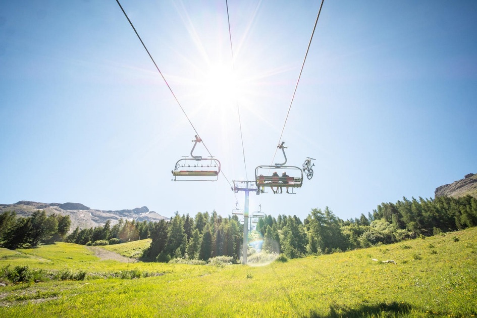 © Randonnée à pied dans la forêt des Tannes_Val-Cenis - OTHMV - J. Cathala