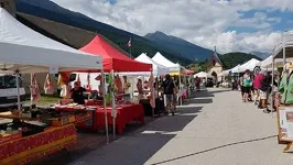 © Local Produce Market in Val Cenis- Les 14 Chapeaux