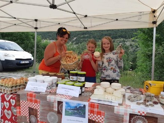© Marché produits locaux à Val Cenis-Bramans - Les 14 Chapeaux